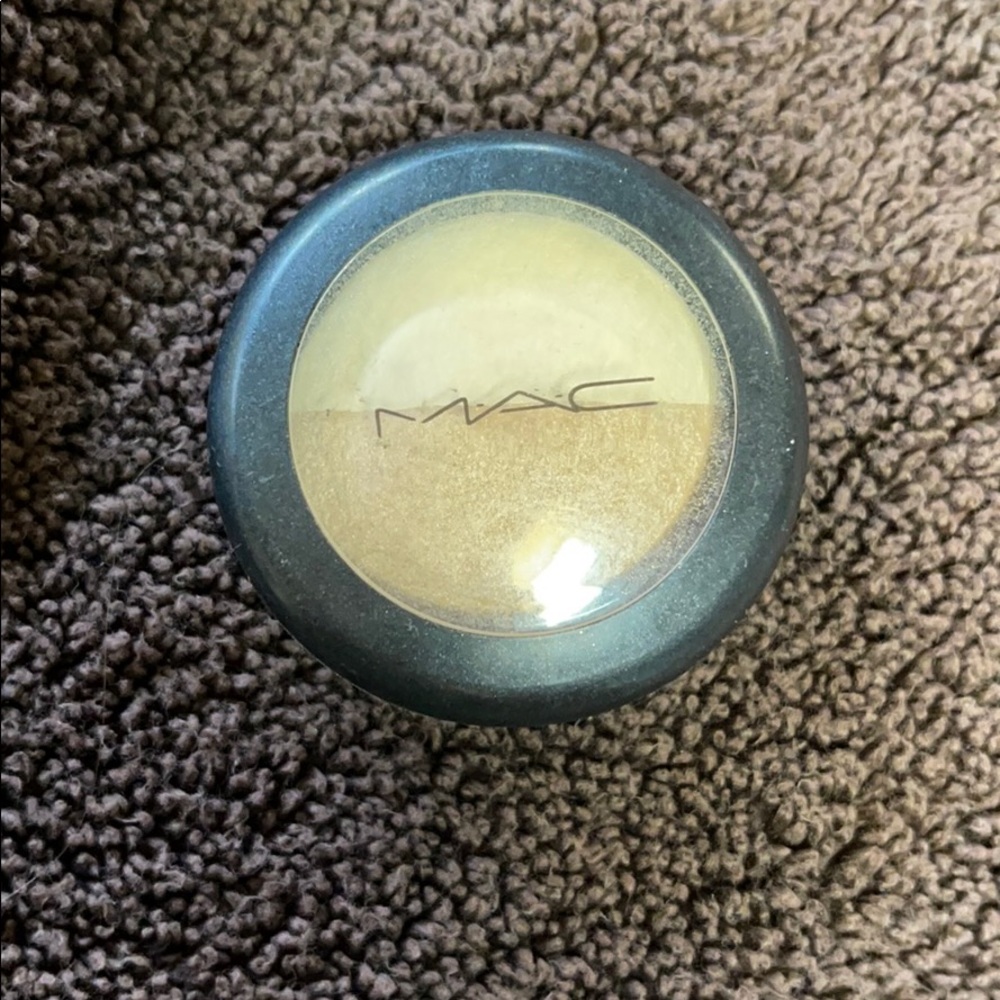 MAC Eyeshadow “this & that”